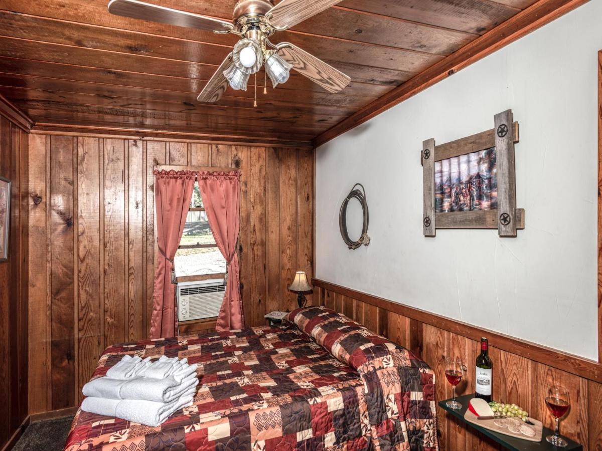 Apache Village Cabinette 15, Queen Bed, Midtown, Sleeps 2 Руидозо Экстерьер фото